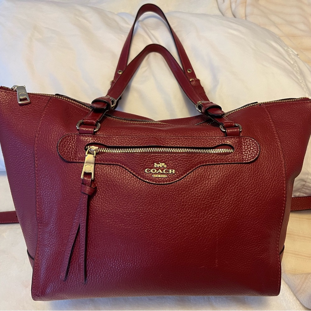 Coach NWOT Burgundy bag perfect for everyday, expands on sides fits iPad